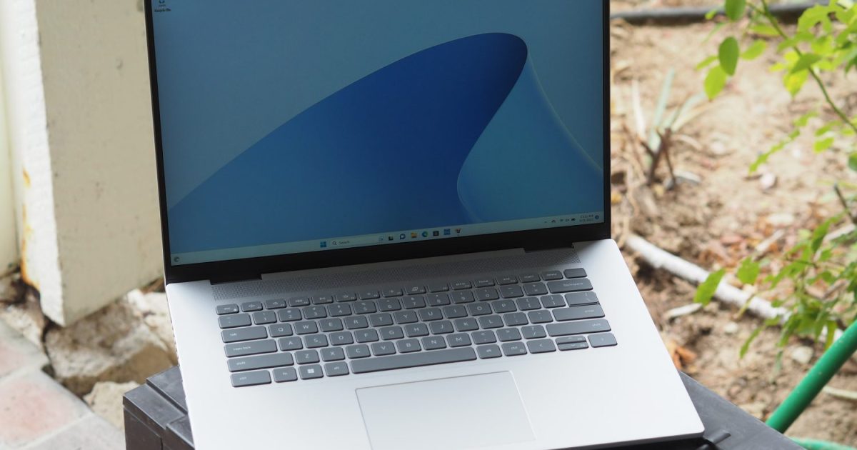 احصل على جهاز كمبيوتر محمول Dell Inspiron 16 Plus مع ذاكرة وصول عشوائي 16 جيجابايت مقابل 600 دولار فقط