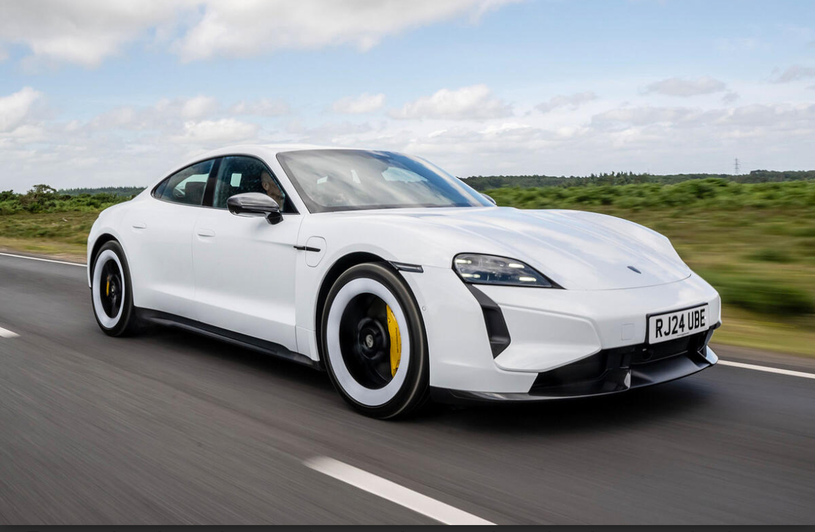 Porsche توقف طرح مبيعات طراز Taycan الكهربائي في المملكة المتحدة بسبب قضايا تتعلق بسلامة البطارية