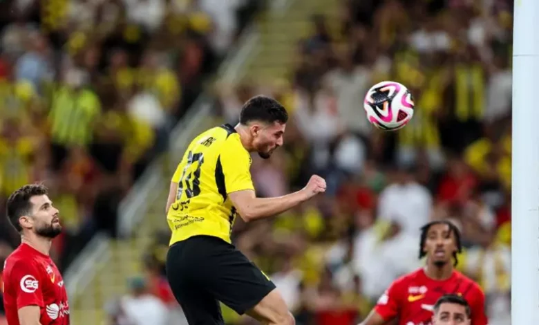 اتحاد جدة يُتوج بلقب كأس الملك بقيادة بنزيما وعوار (فيديو)