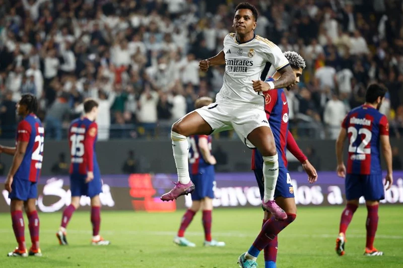 سبعة نجوم في خطر: الرحيل المحتمل عن ريال مدريد