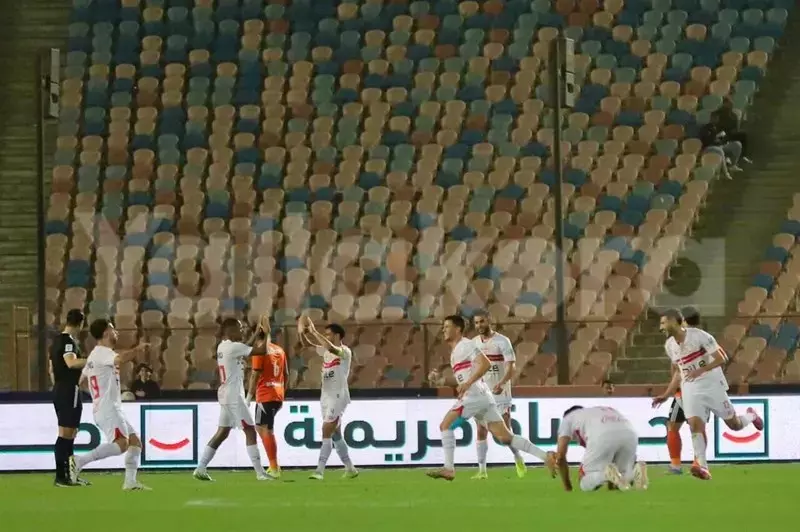 لحظات استثنائية: احتفال أنيق بأسلوب صلاح ونهاية حلم قديم – أبرز مشاهد مباراة الزمالك وفاركو (صور)