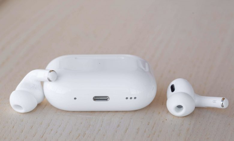 أبل تُحسّن تجربة AirPods بميزات مبتكرة: إيماءات رأس جديدة، تحكم بكاميرا، وأكثر