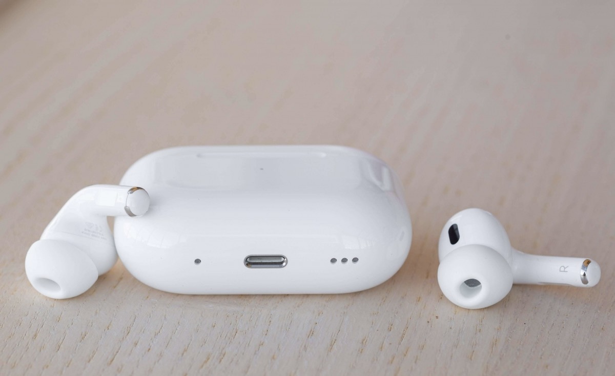أبل تُحسّن تجربة AirPods بميزات مبتكرة: إيماءات رأس جديدة، تحكم بكاميرا، وأكثر