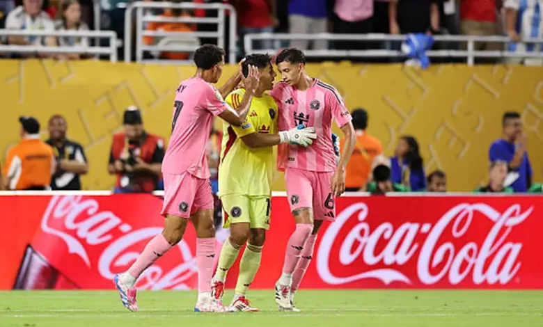 أداء بطولي لأوستاري: تصدي لثماني تسديدات يحرم الأهلي من تحقيق أول انتصاراته في كأس العالم للأندية