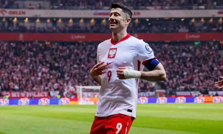 أزمة مع المدرب تؤدي إلى قرار ليفاندوفسكي بتعليق مسيرته الدولية مع منتخب بولندا
