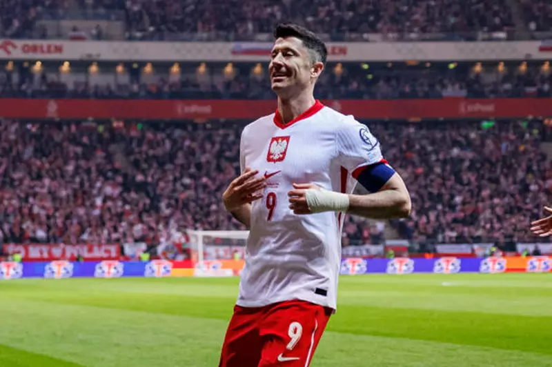 أزمة مع المدرب تؤدي إلى قرار ليفاندوفسكي بتعليق مسيرته الدولية مع منتخب بولندا