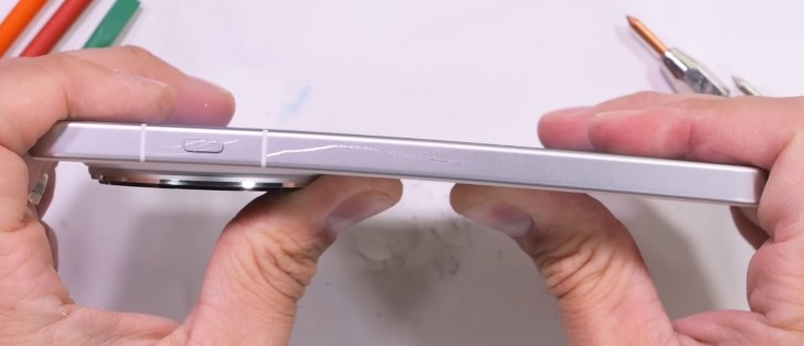 اختبار الانحناء لهاتف Oppo Find X8 Ultra يكشف عن ضعف رئيسي في التصميم