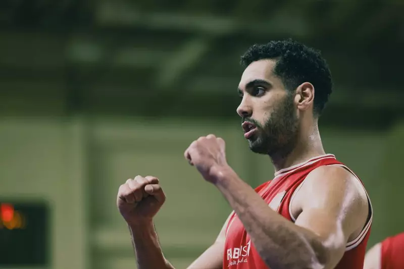 الأهلي يتوج بدوري السوبر الثامن بفوز مثير على الاتحاد بثلاثية حاسمة