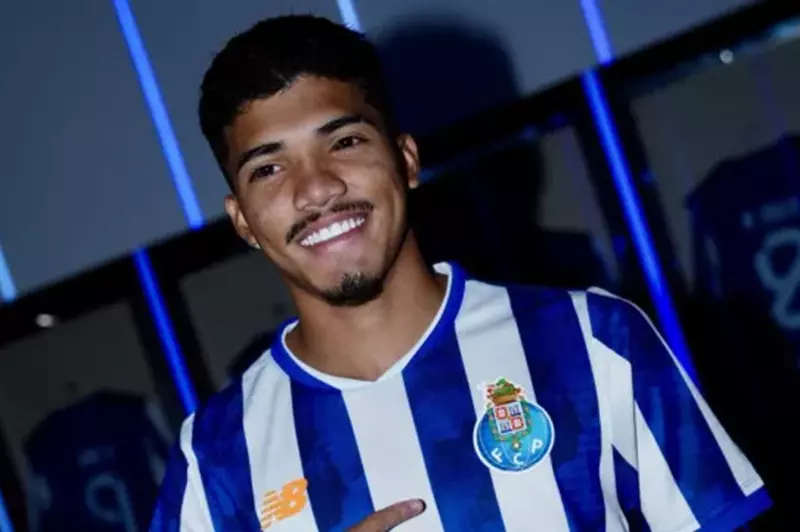 الأهلي يواجه 3 تحديات رئيسية: ويليام جوميز يكشف طموحات بورتو في كأس العالم للأندية