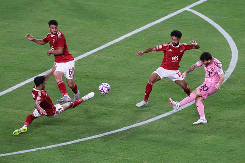 الأهلي يُجهض انطلاقة ميسي في كأس العالم للأندية بعد فقدان الكرة 25 مرة