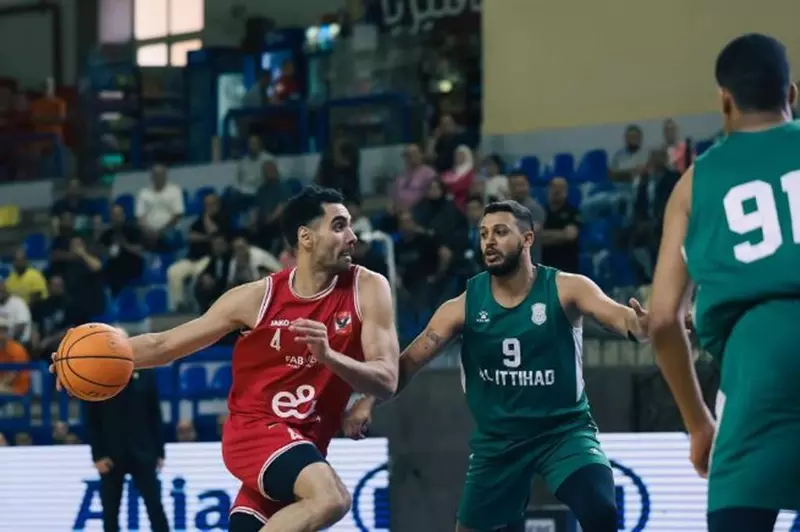الاحتفاء بالثلاثيات: انطلاقة مثالية للأهلي في مواجهة الاتحاد بنهائي دوري السلة
