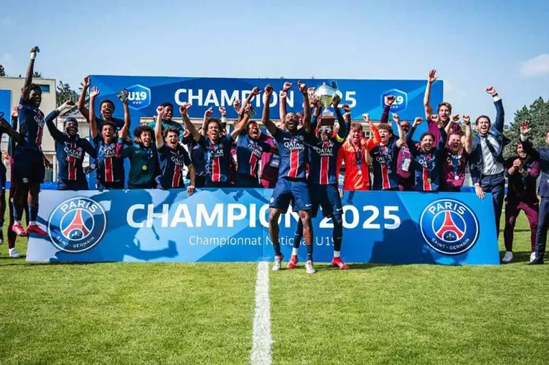 باريس سان جيرمان يتوج بلقب الدوري الفرنسي تحت 19 عامًا في ظل تألق أبو الناي