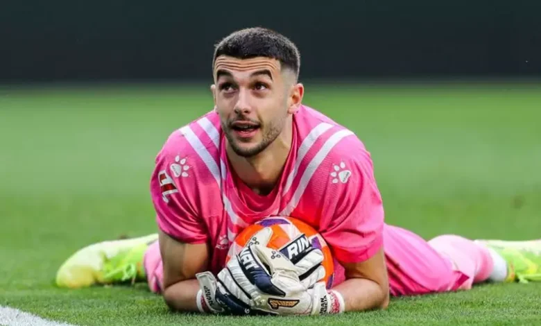 برشلونة يستثمر 25 مليون يورو لتفعيل شرط جارسيا ويتسبب في أزمة في مركز حراسة المرمى