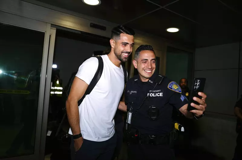 بعثة بورتو تصل أمريكا استعداداً للمنافسة في كأس العالم للأندية: منافسة قوية للأهلي (صور)
