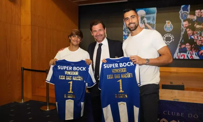 بورتو يحتفل بنجاح ثنائيه بعد فوزهما بدوري الأمم الأوروبية مع منتخب البرتغال في مواجهة الأهلي (صور)