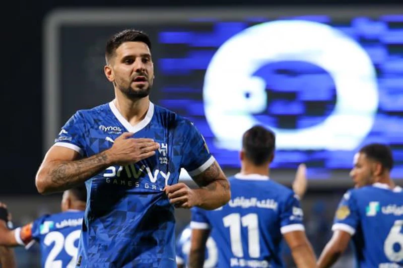 تقارير: مانشستر يونايتد ينسق جهودًا للتعاقد مع ميتروفيتش