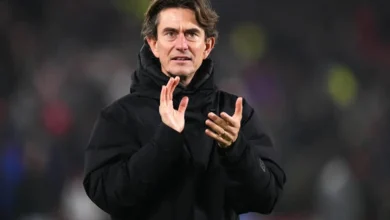 توتنهام يضع نصب عينيه مدرب برينتفورد لتولي منصب المدير الفني خلفًا لبوستيكوجلو
