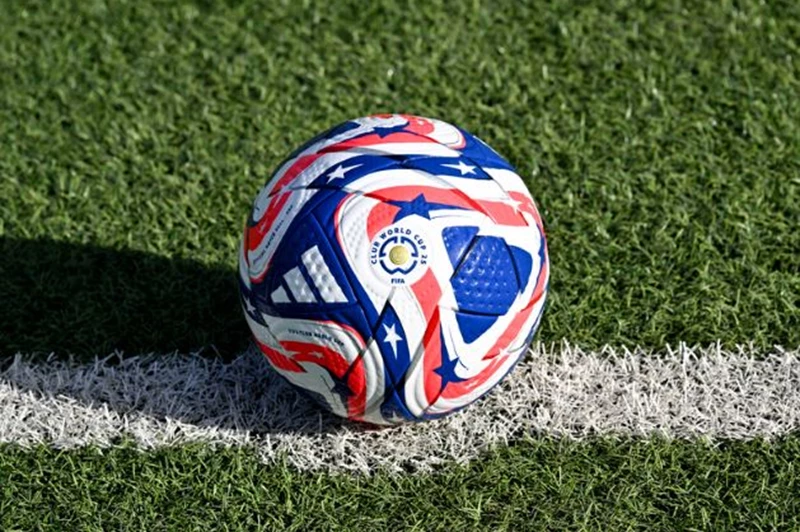 ثلاثة نجوم بارزين، بينهم لاعب عربي، يتألقون في قائمة استثنائية قبيل كأس العالم للأندية