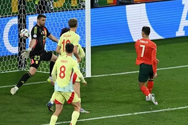 رونالدو يبدع في دوري أمم أوروبا بتسجيله هدفًا مميزًا أمام إسبانيا (فيديو)