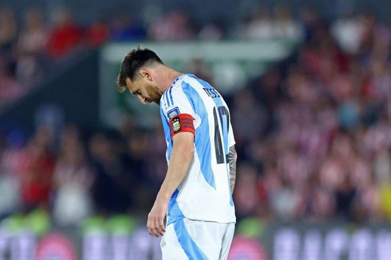 قبل مواجهة الأهلي في كأس العالم للأندية: سكالوني يشير إلى احتمال غياب ميسي عن المنتخب الأرجنتيني