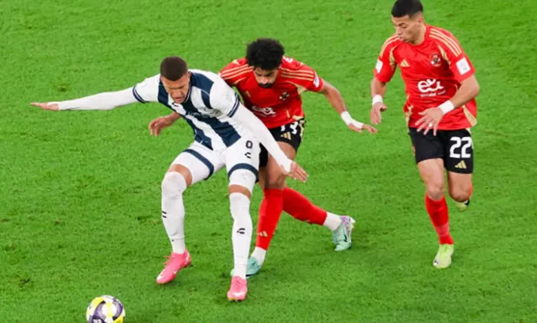 لاعب باتشوكا: الأهلي يتألق بمستوى رفيع.. وعلينا استغلال مواجهته قبل البطولة العالمية