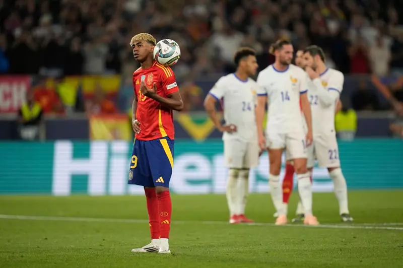 لاعب منتخب إسبانيا: إنجازات لامين يامال تثير إعجابنا ونعمل بثقة على الفوز أمام البرتغال