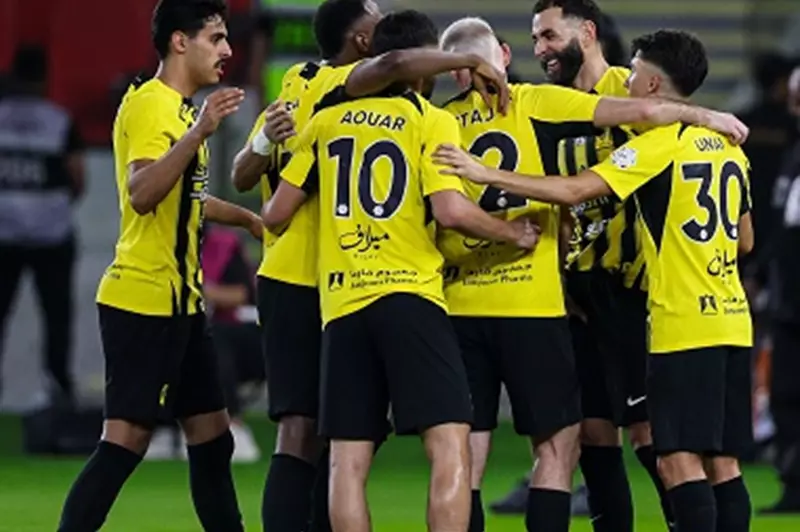 مدافع الاتحاد يوشك على تجديد عقده بنجاح