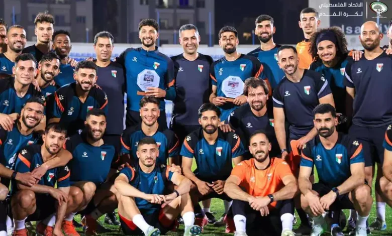 منتخب فلسطين يقدم تكريماً خاصاً لوسام أبو علي بعد تحقيقه بطولة الدوري مع النادي الأهلي