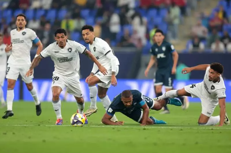 مواجهة مثيرة: كيمارايس ضد موسوفسكي في كأس العالم للأندية – تشكيلتي بوتافوجو وسياتل