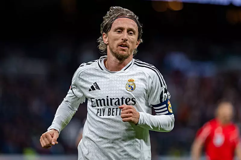 مودريتش يتوجه للفحص الطبي مع ميلان عقب انتهاء مونديال الأندية