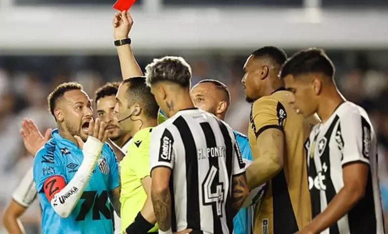 نيمار يواجه الطرد في مواجهة سانتوس ضد بوتافوجو بالدوري البرازيلي: هل تكون هذه مباراته الأخيرة؟