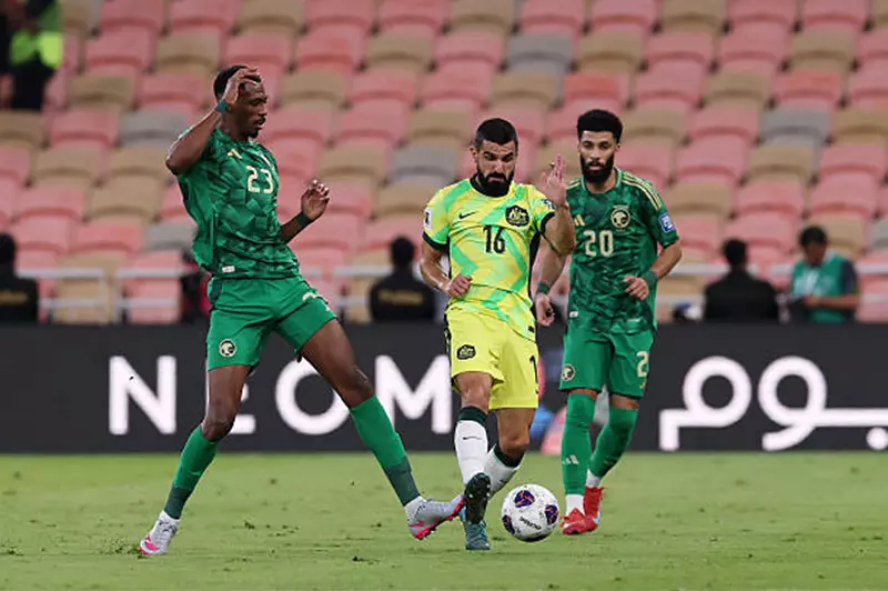 هزيمة مؤلمة للأخضر على أرضه: أستراليا تضرب موعداً مع السعودية في ملحق كأس العالم 2026